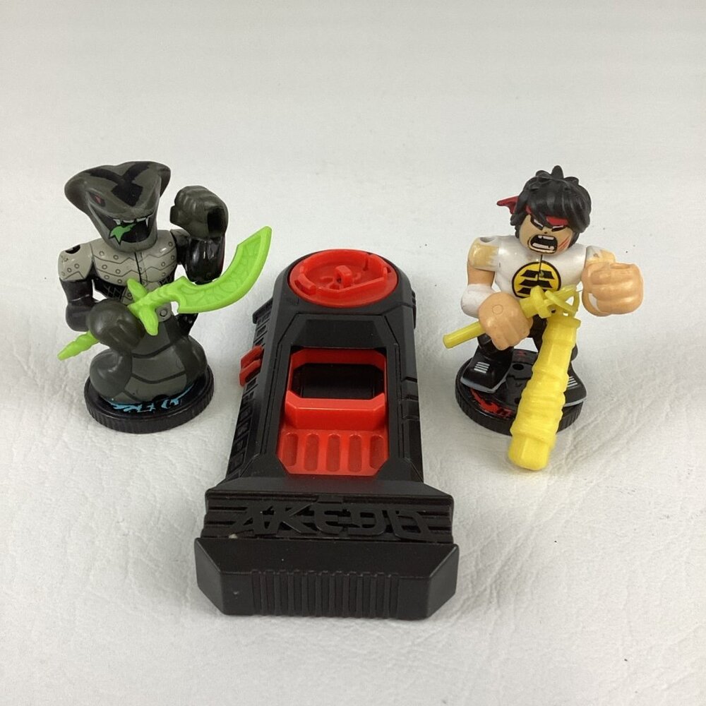 Akedo Ultimate Arcade Warrior Battle Mini Action Figure Fighting Game Controller